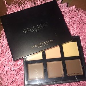 💥BOGO💥 🆕🖤 Contour Kit LIGHT
